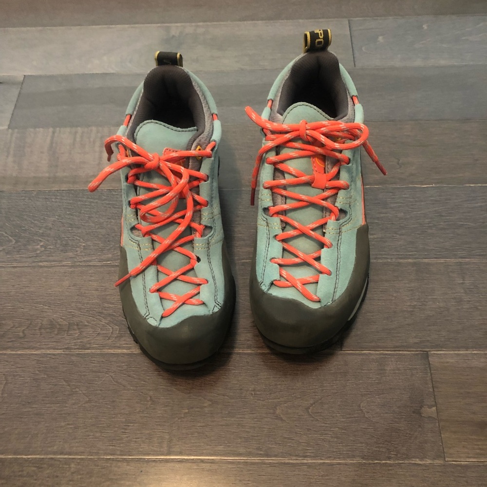 La Sportiva approach shoes NWOT size 7